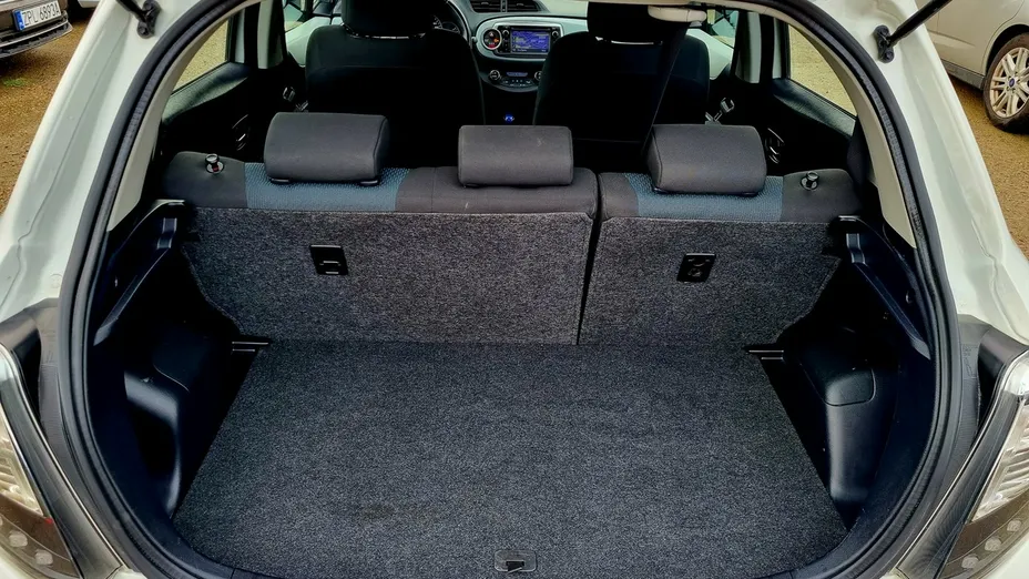 TOYOTA Yaris -