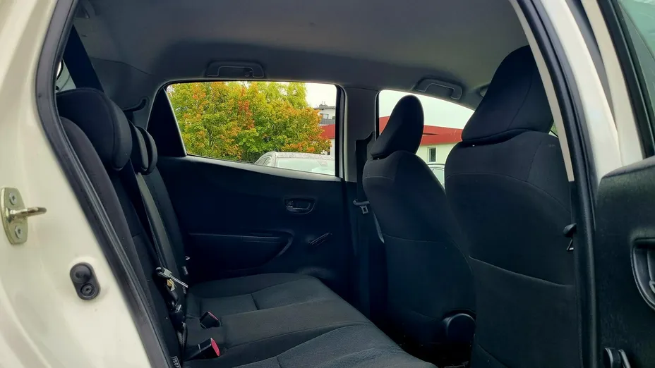 TOYOTA Yaris -