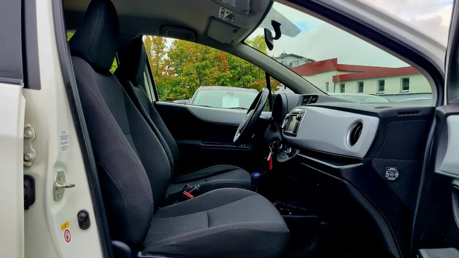 TOYOTA Yaris -