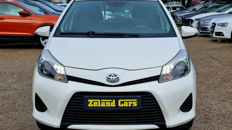 TOYOTA Yaris -