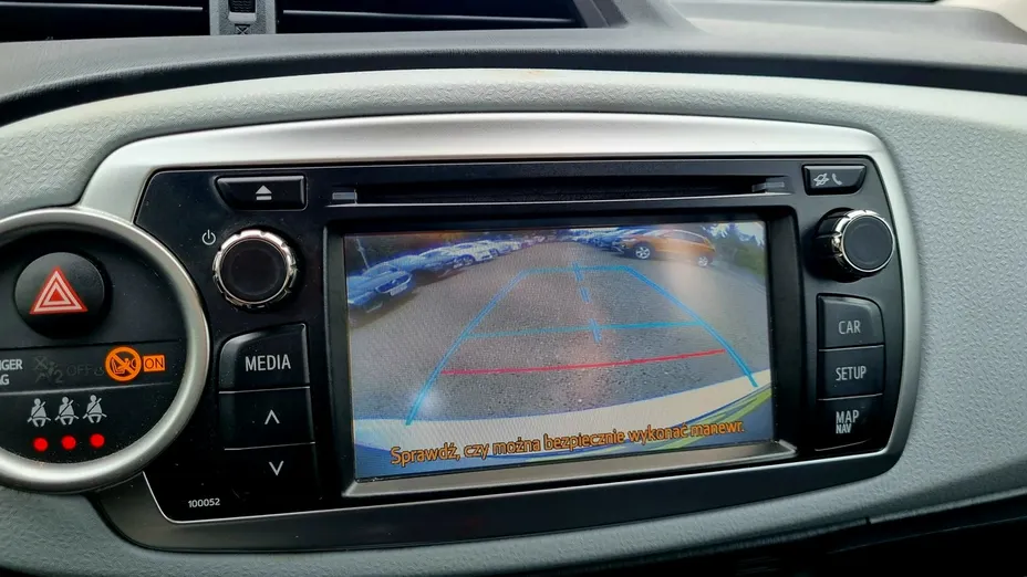 TOYOTA Yaris -