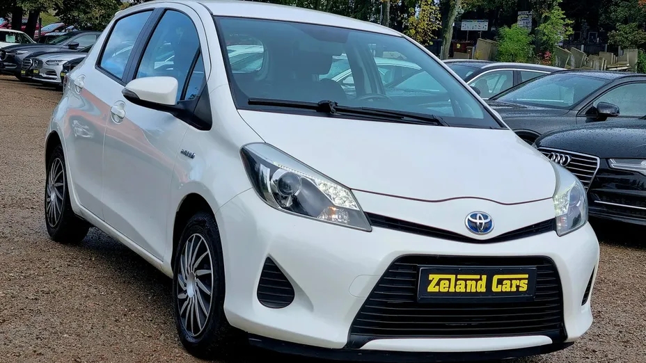 TOYOTA Yaris -