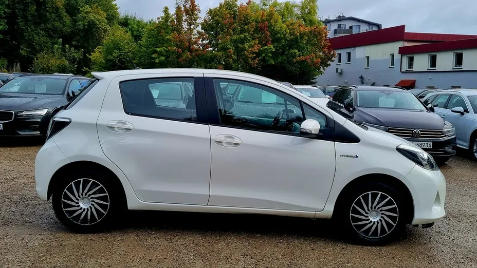 TOYOTA Yaris -