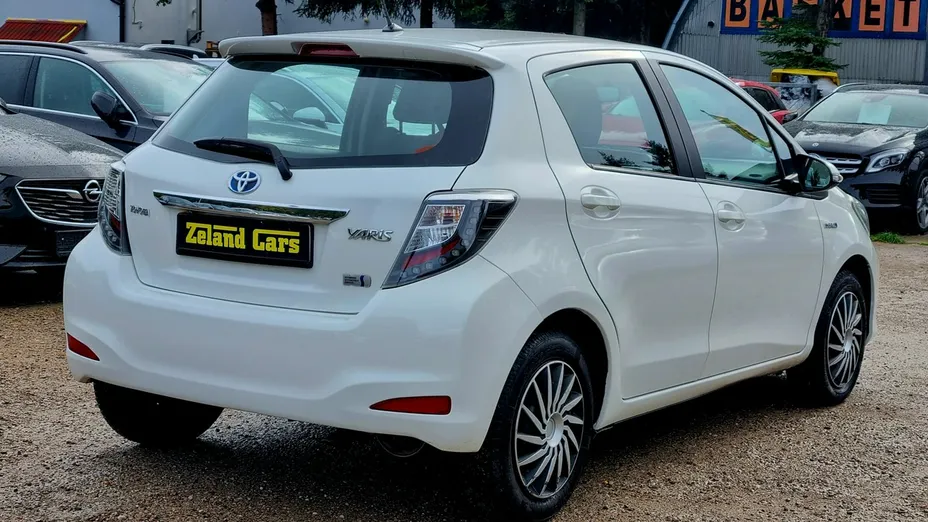 TOYOTA Yaris -