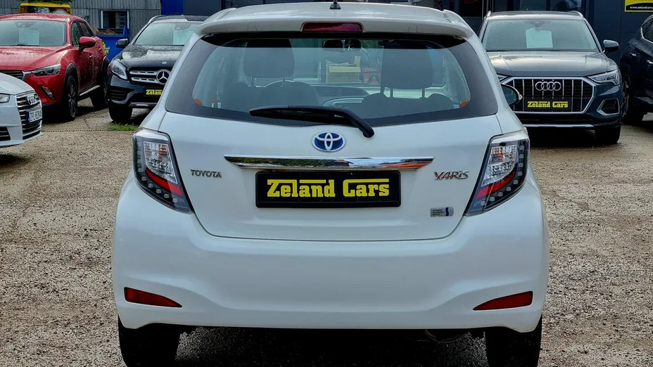 TOYOTA Yaris -