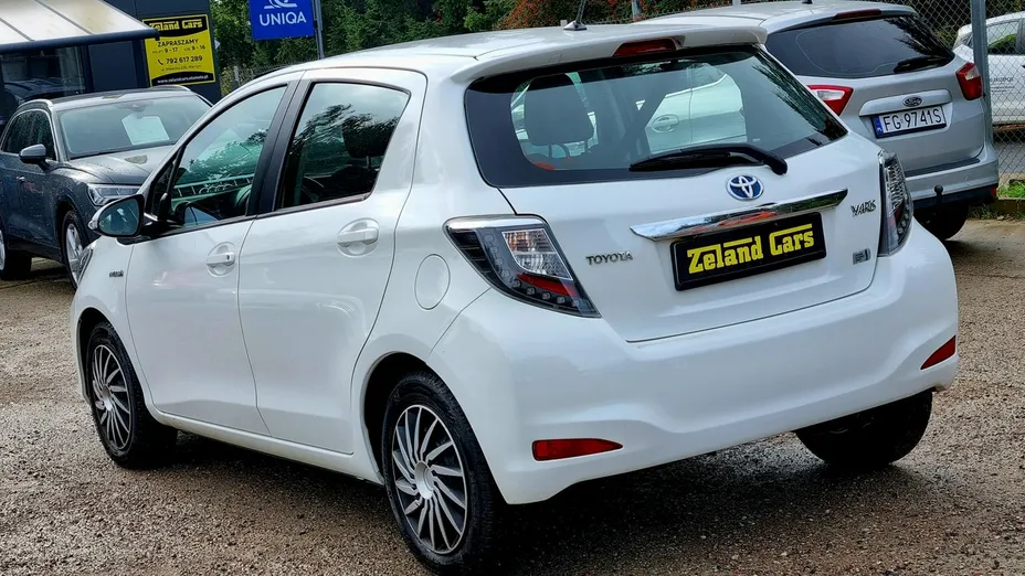 TOYOTA Yaris -