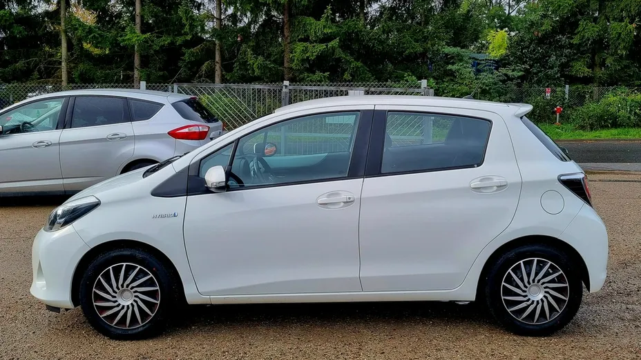 TOYOTA Yaris -