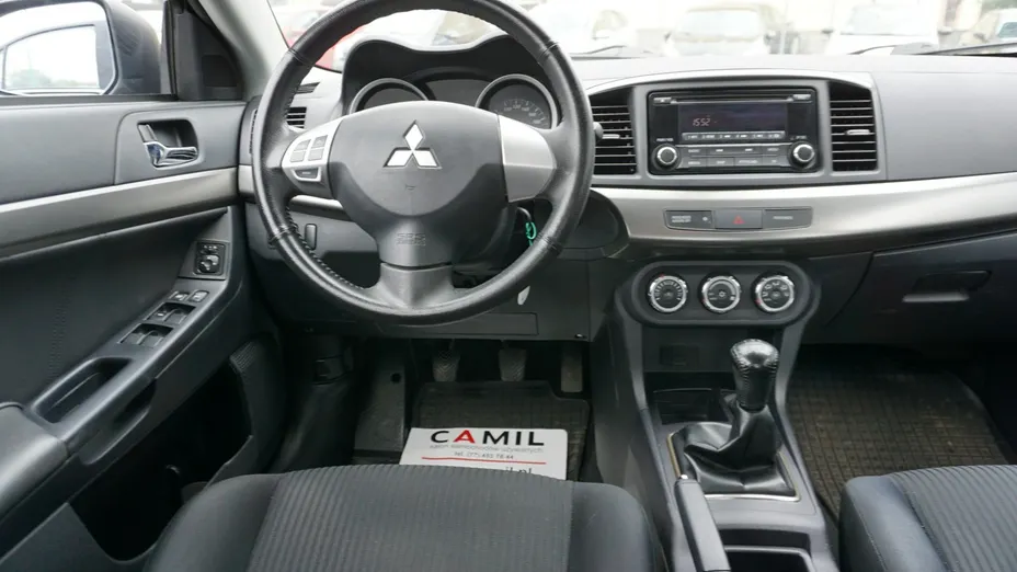 MITSUBISHI Lancer -