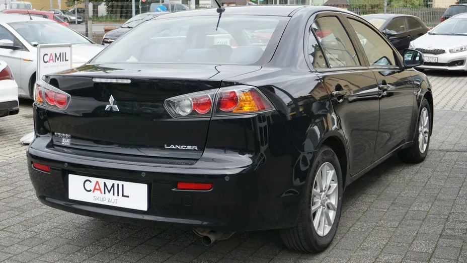 MITSUBISHI Lancer -