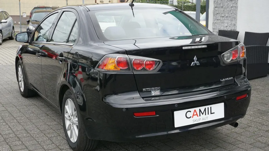 MITSUBISHI Lancer -