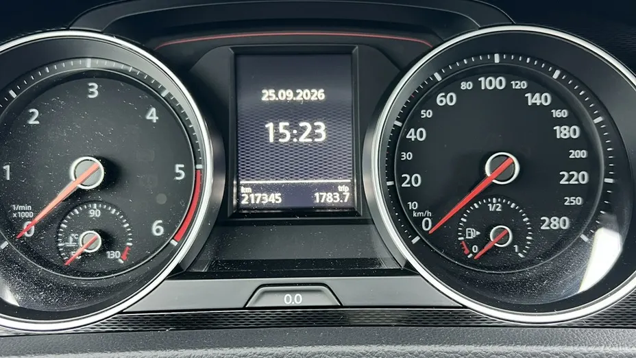 VOLKSWAGEN Golf -