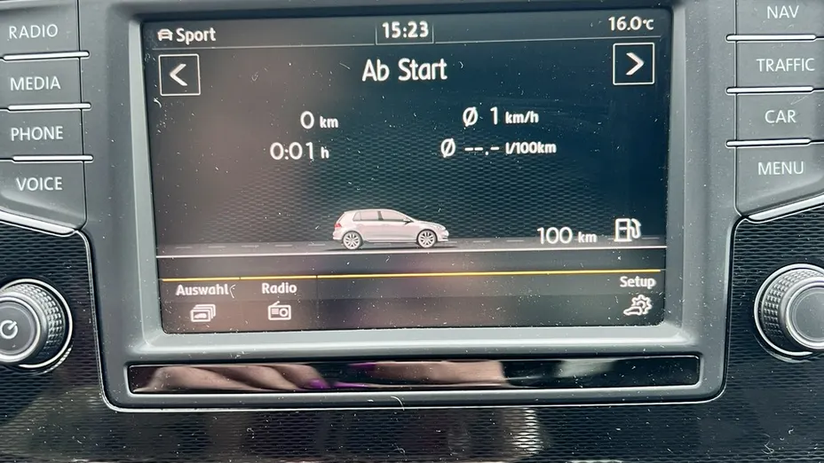 VOLKSWAGEN Golf -