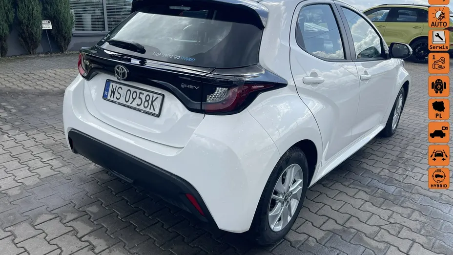TOYOTA Yaris -