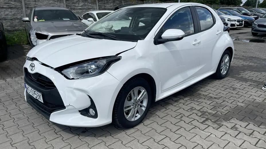 TOYOTA Yaris -
