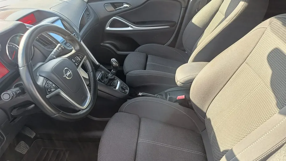 OPEL Zafira -
