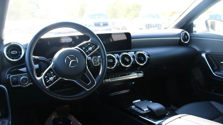 MERCEDES-BENZ CLA -