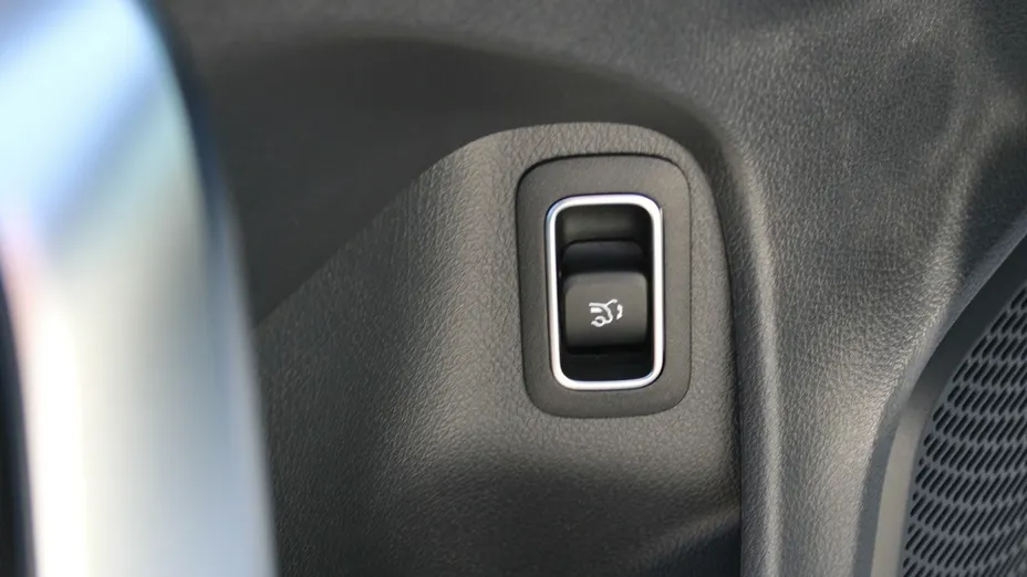 MERCEDES-BENZ CLA -
