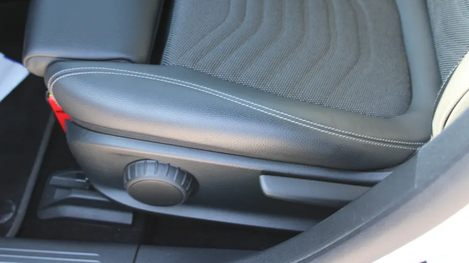MERCEDES-BENZ CLA -