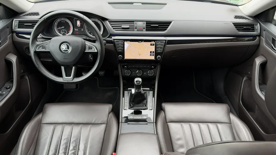 SKODA Superb -