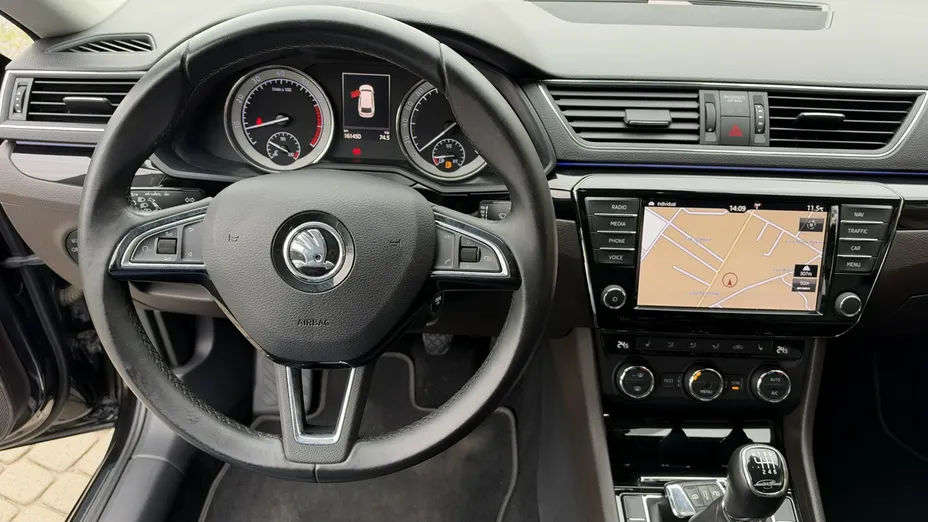 SKODA Superb -