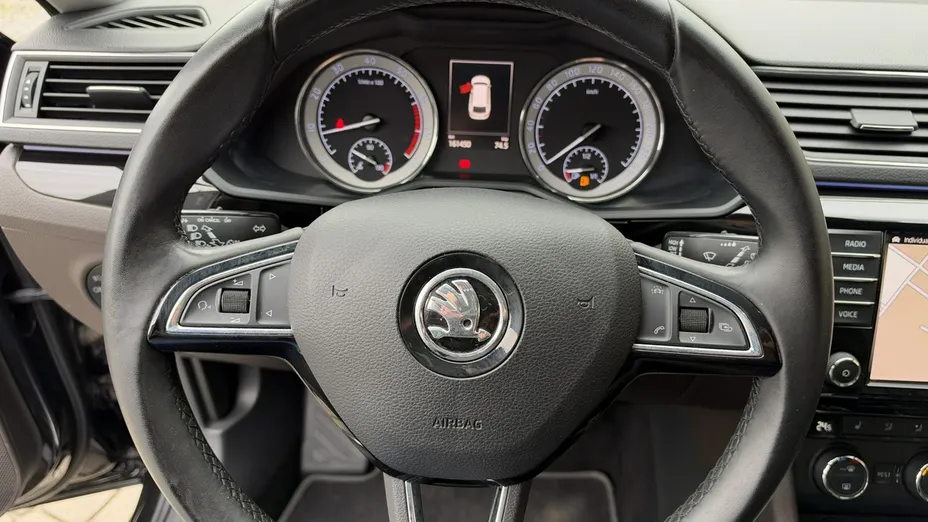SKODA Superb -