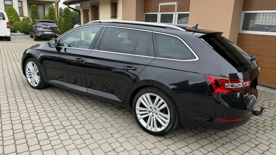 SKODA Superb -
