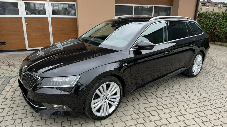 SKODA Superb -