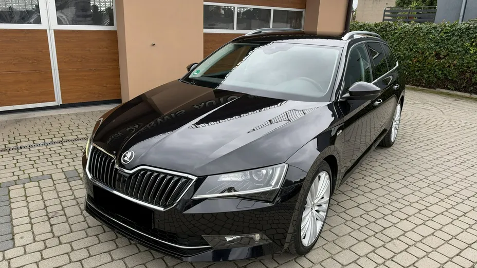 SKODA Superb -