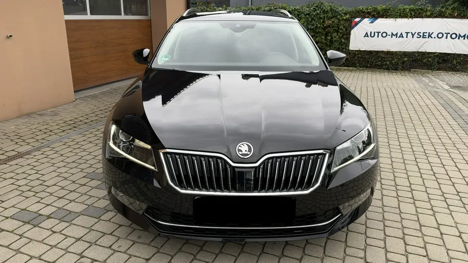 SKODA Superb -