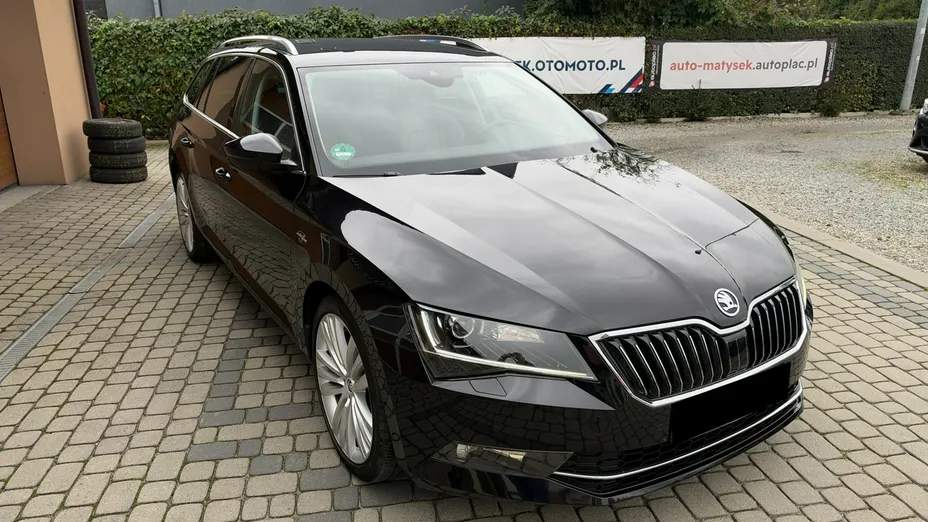 SKODA Superb -