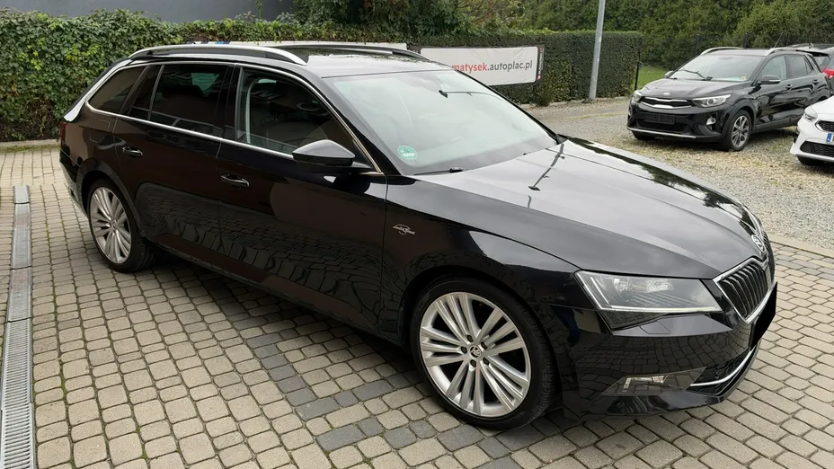 SKODA Superb -