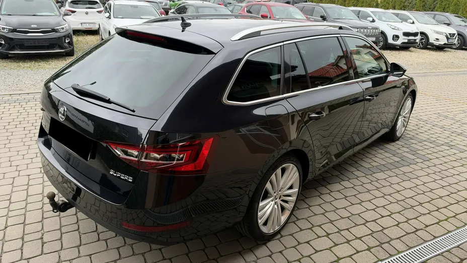 SKODA Superb -