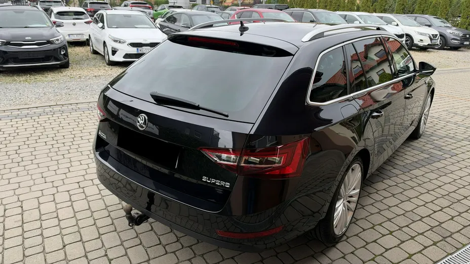 SKODA Superb -