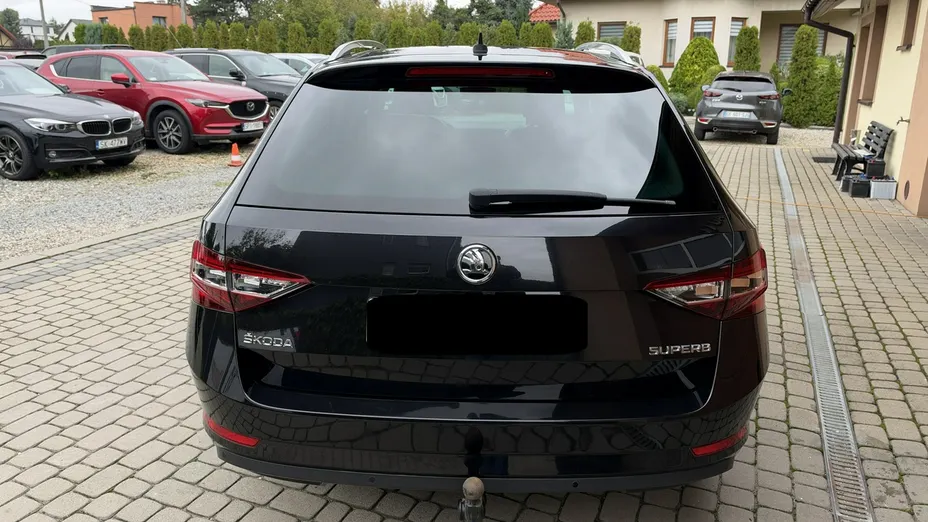 SKODA Superb -