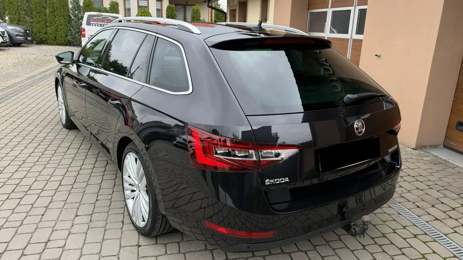 SKODA Superb -