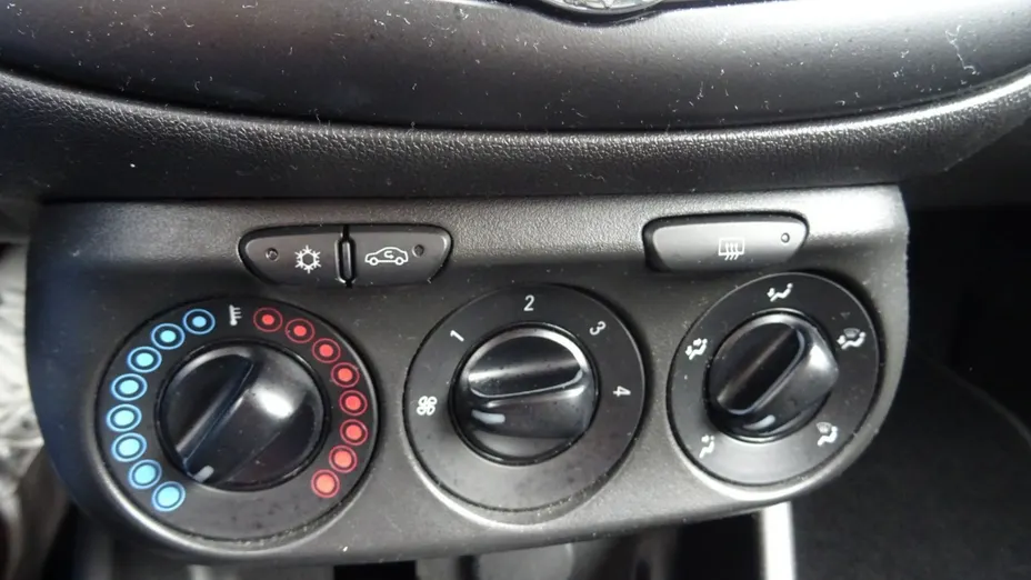 OPEL Corsa -