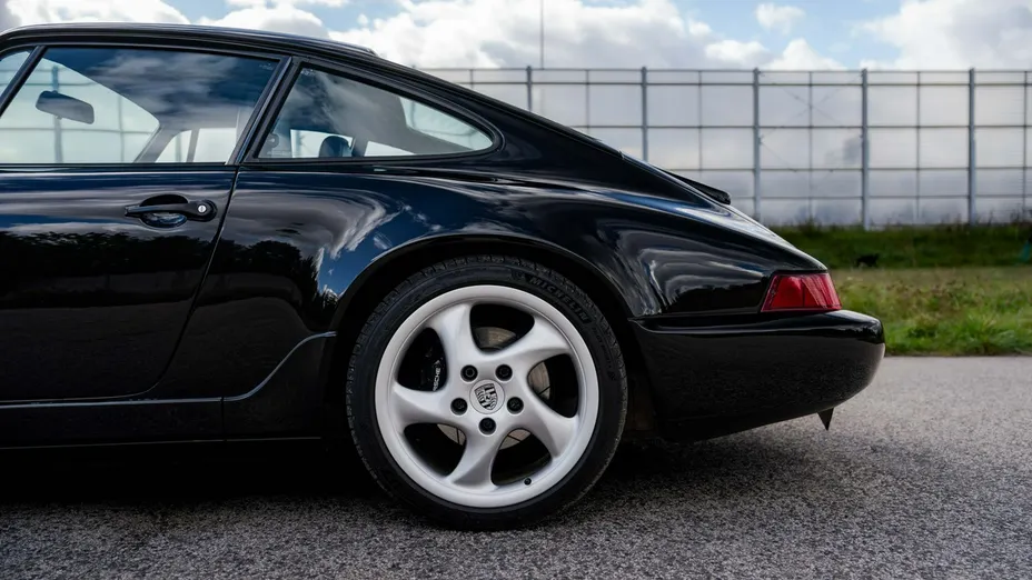 PORSCHE 911 -