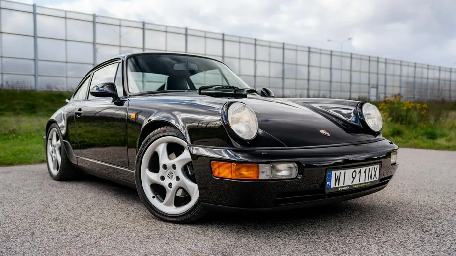 PORSCHE 911 -