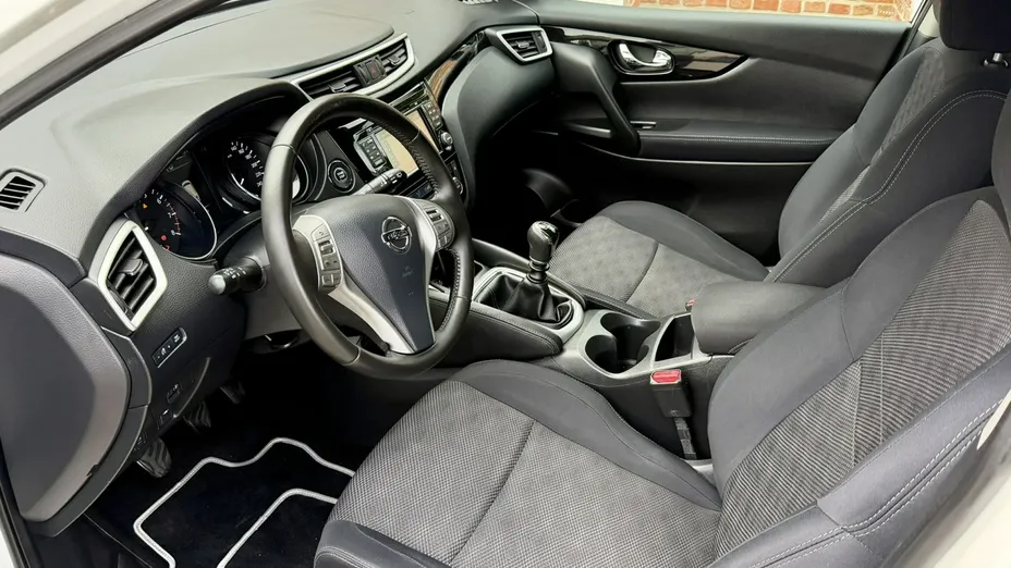 NISSAN Qashqai -