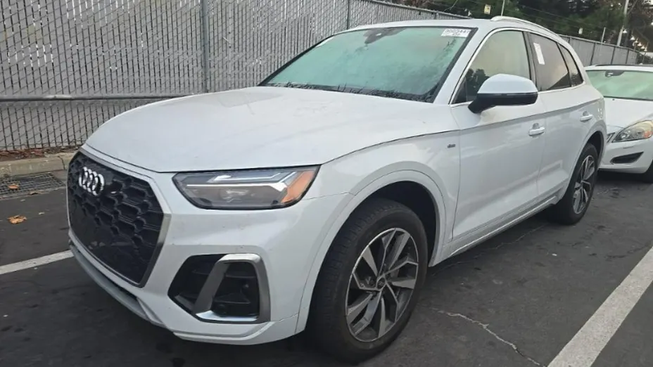 AUDI Q3 -