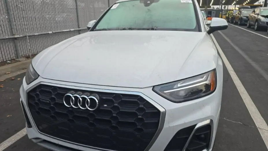 AUDI Q3 -