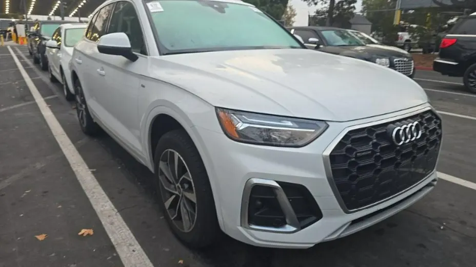 AUDI Q3 -