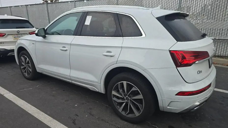 AUDI Q3 -