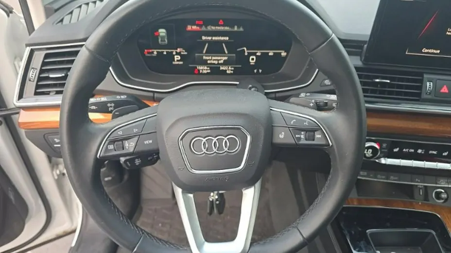 AUDI Q3 -