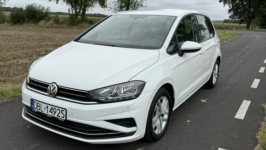 VOLKSWAGEN Golf Sportsvan -