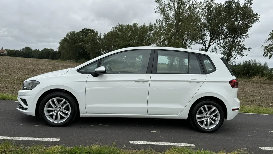 VOLKSWAGEN Golf Sportsvan -