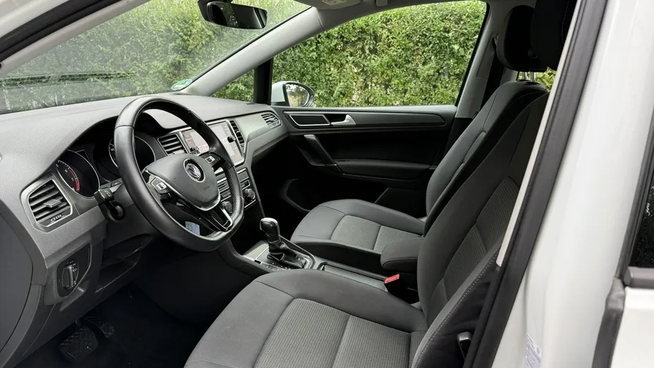 VOLKSWAGEN Golf Sportsvan -