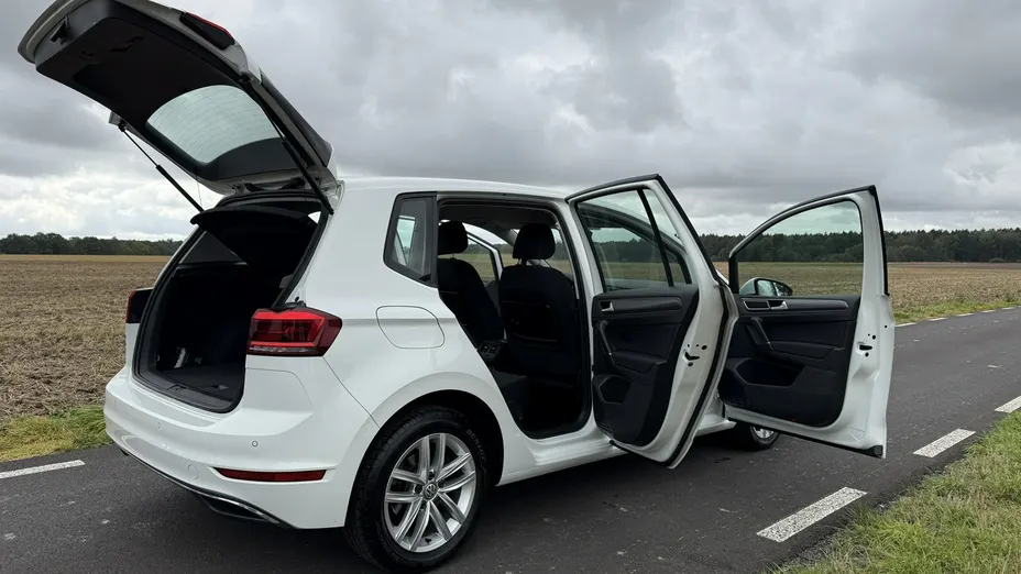 VOLKSWAGEN Golf Sportsvan -