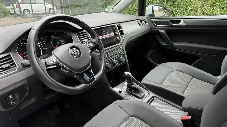 VOLKSWAGEN Golf Sportsvan -