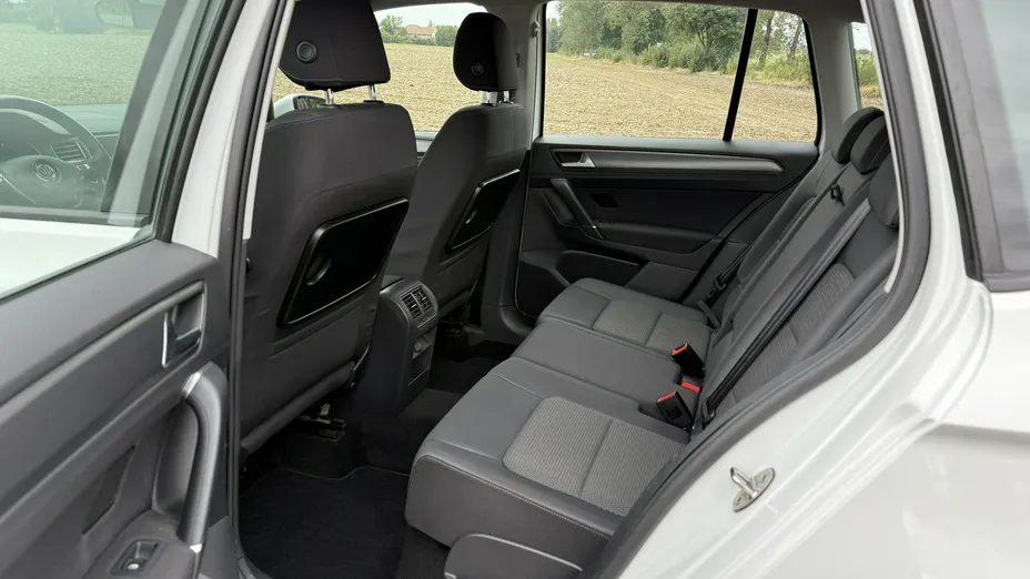 VOLKSWAGEN Golf Sportsvan -